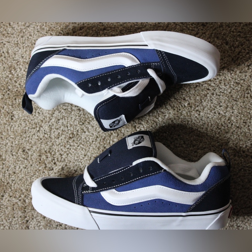 Vans Knu Skool Skate Shoe - Navy / True White